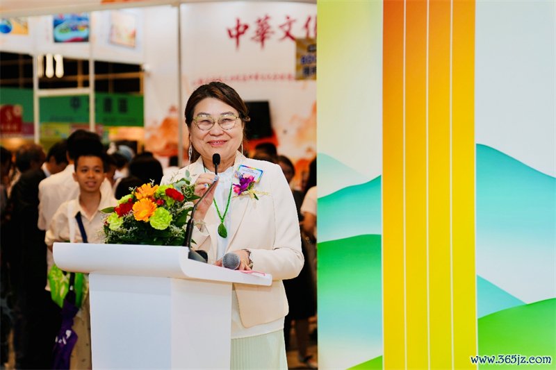 香港普通话专业协会主席靳彤彤致辞。主办方供图